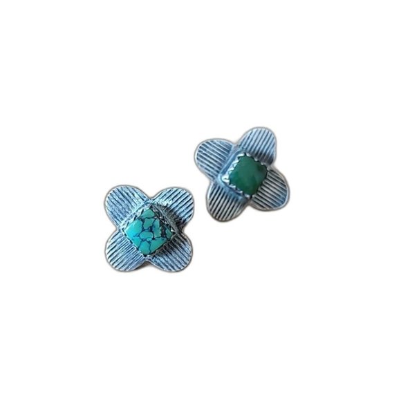 Vintage Jewelry - Turquoise Sterling Silver Vintage Dainty Flower Earrings